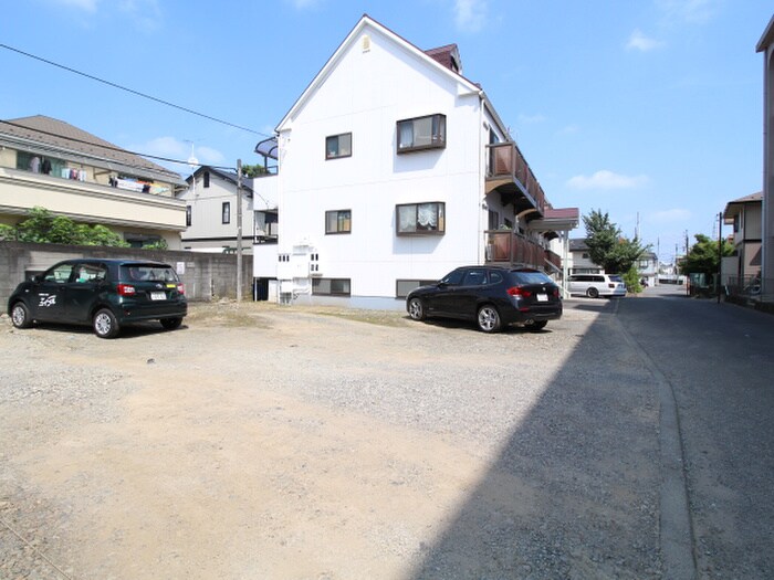 物件外観写真4　(駐車場)