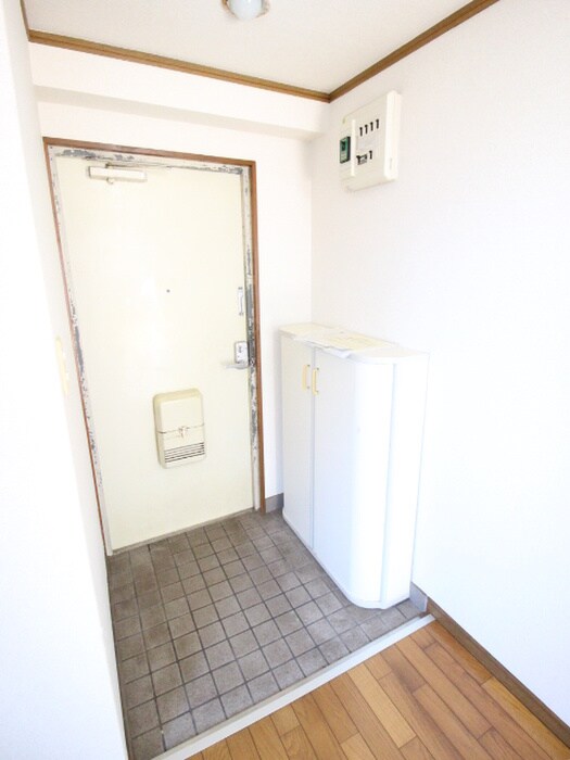 物件内観写真12　(玄関)