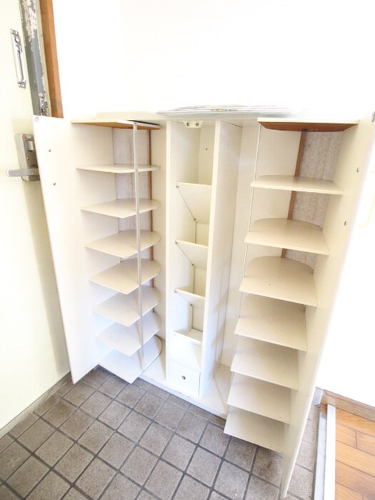 物件内観写真13　(靴箱)