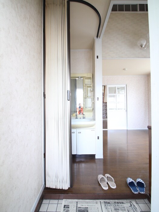 物件内観写真3　(玄関)