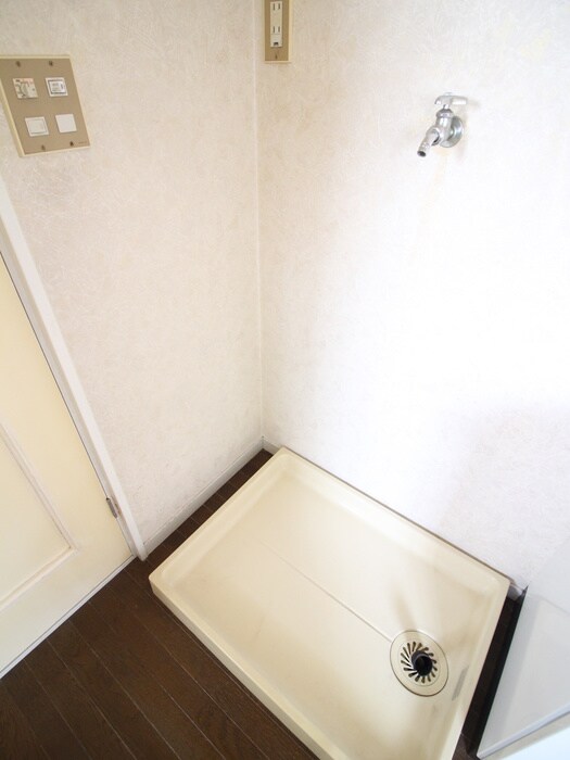 物件内観写真7　(洗濯機置場)