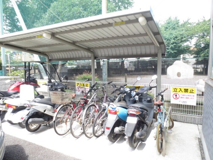 物件外観写真2　(駐輪場)