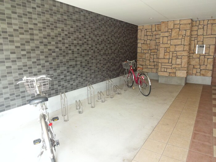 物件外観写真5　(駐輪場)