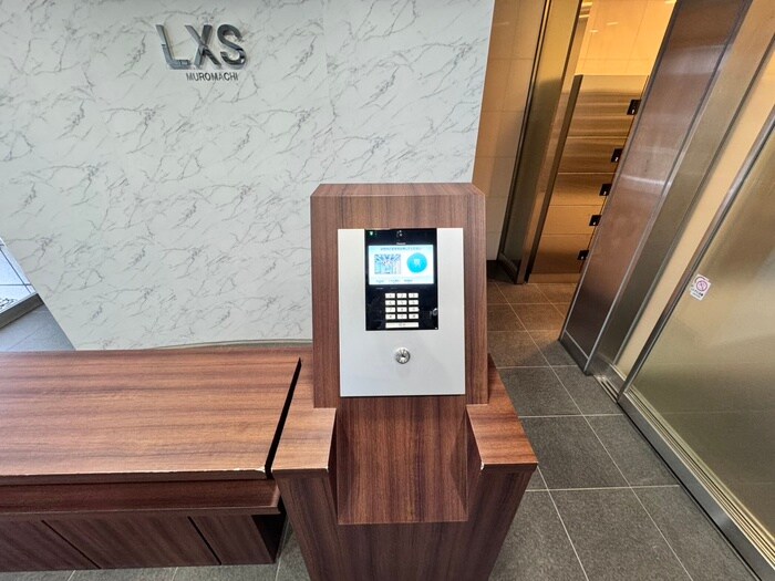 物件外観写真5　(エントランス部分)