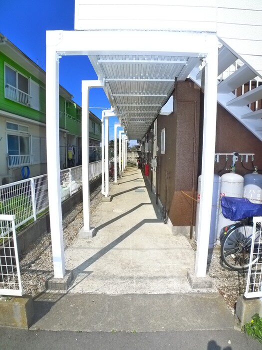 物件外観写真2　(エントランス部分)