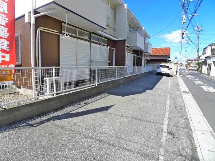 物件外観写真3　(駐車場)