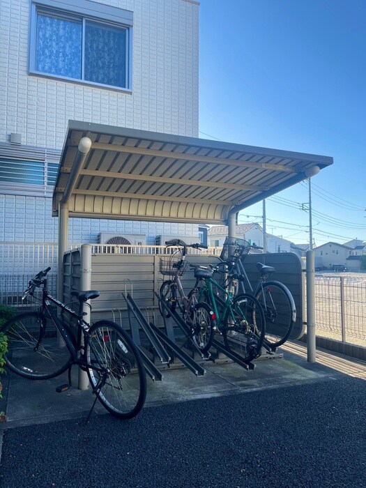 物件外観写真5　(駐輪場)