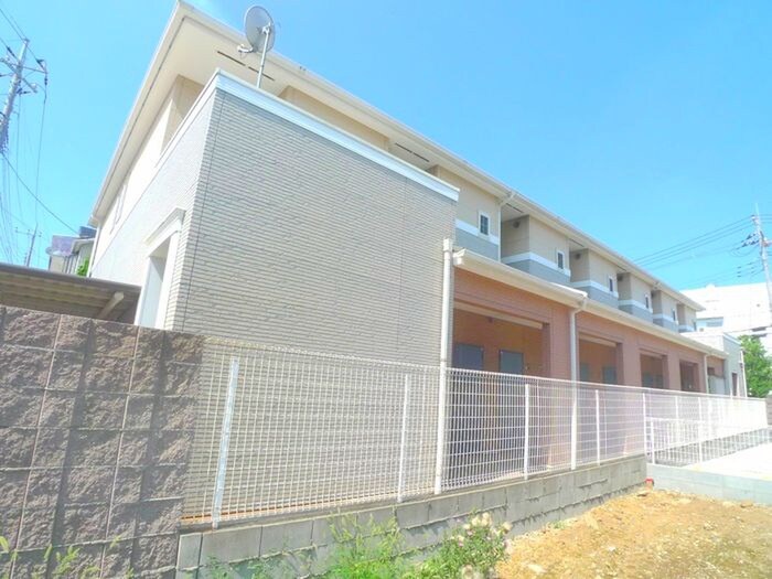 物件外観写真3　(エントランス部分)