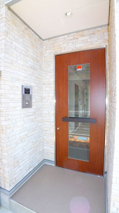 物件外観写真3　(エントランス部分)