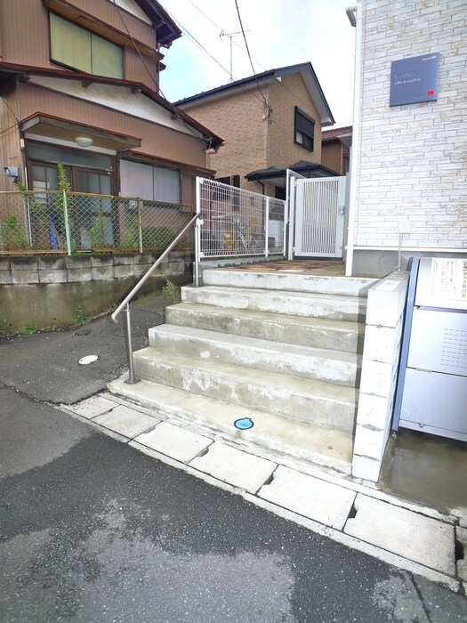 物件外観写真6　(エントランス部分)