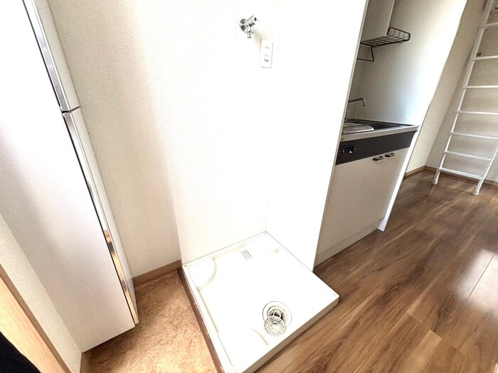 物件内観写真12　(洗濯機置場)