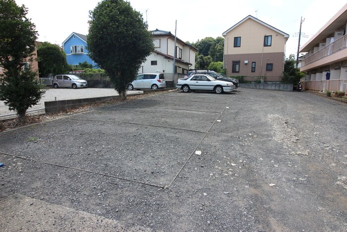 物件外観写真3　(駐車場)