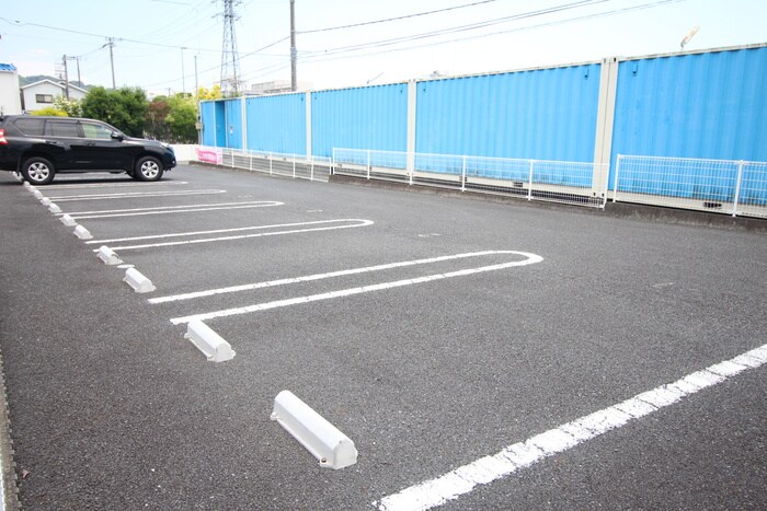 物件外観写真2　(駐車場)