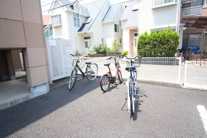 物件外観写真3　(駐輪場)