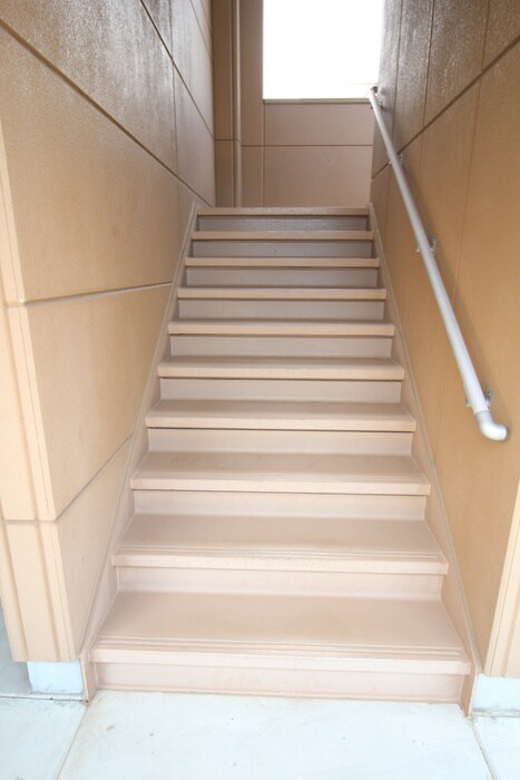 物件外観写真5　(エントランス部分)