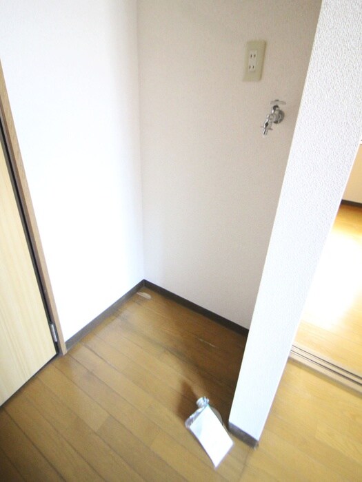 物件内観写真15　(洗濯機置場)