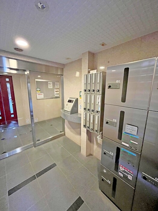 物件外観写真4　(エントランス部分)