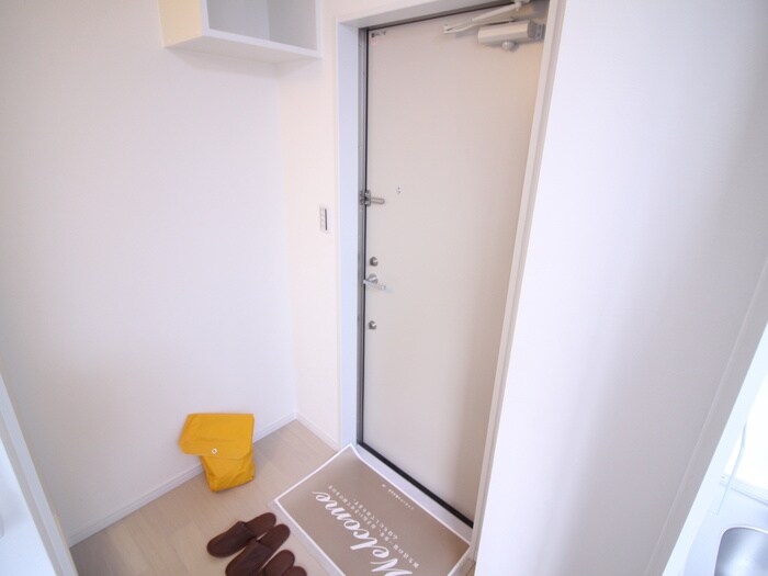 物件内観写真13　(玄関)