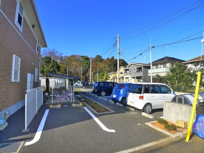 物件外観写真2　(駐車場)