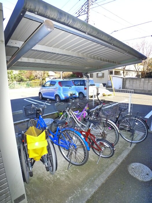 物件外観写真5　(駐輪場)