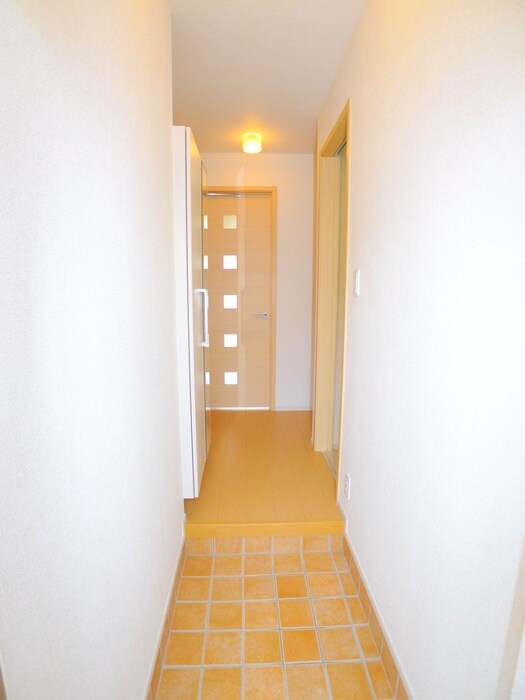 物件内観写真12　(玄関)