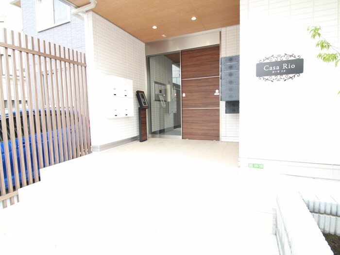 物件外観写真2　(エントランス部分)