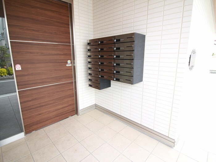 物件外観写真4　(エントランス部分)