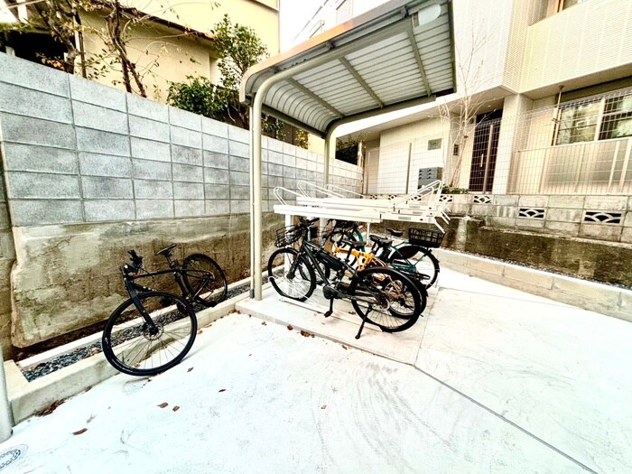 物件外観写真3　(駐輪場)