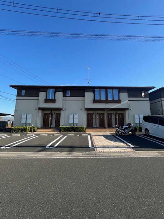 物件外観写真2　(駐車場)