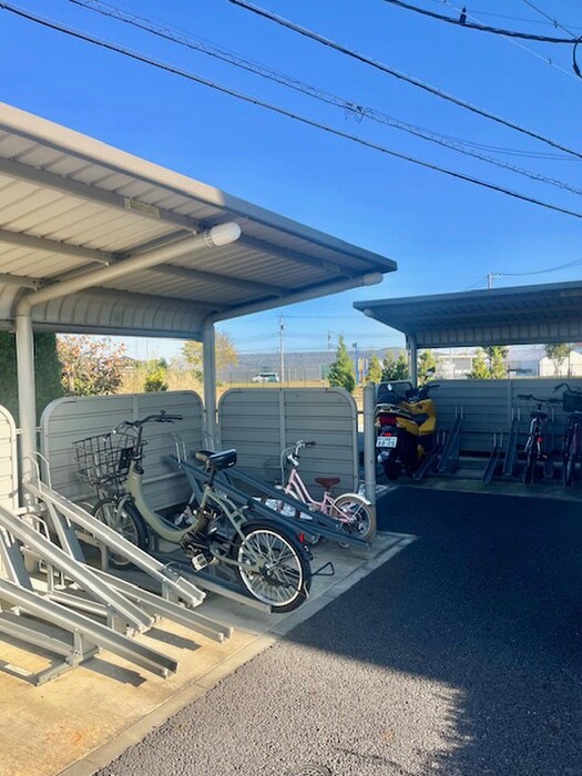 物件外観写真5　(駐輪場)