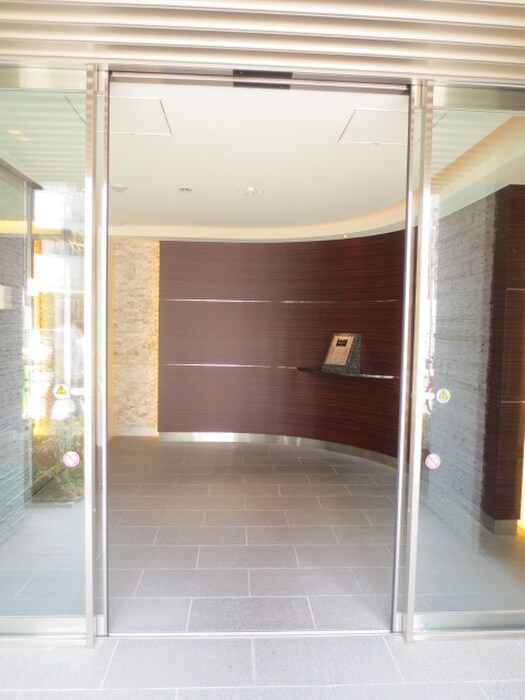 物件外観写真4　(エントランス部分)