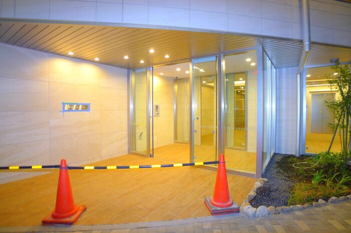 物件外観写真6　(エントランス部分)