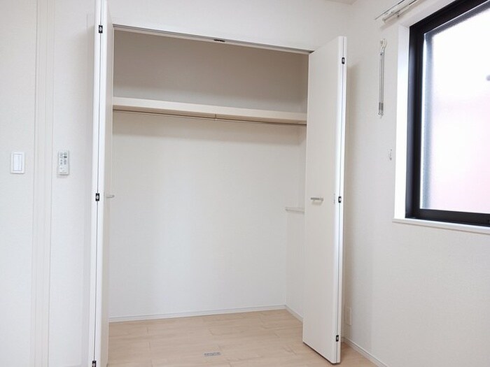 物件内観写真4　(収納)