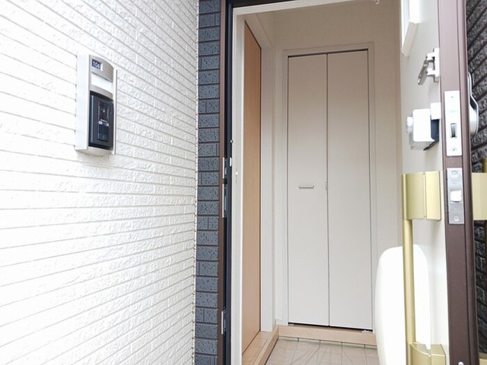 物件内観写真12　(玄関)