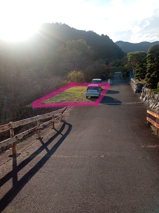 物件外観写真5　(駐車場)