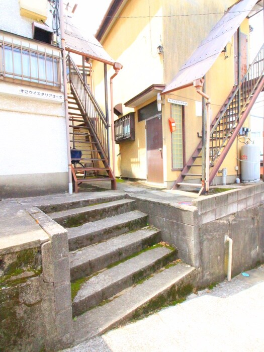 物件外観写真4　(エントランス部分)