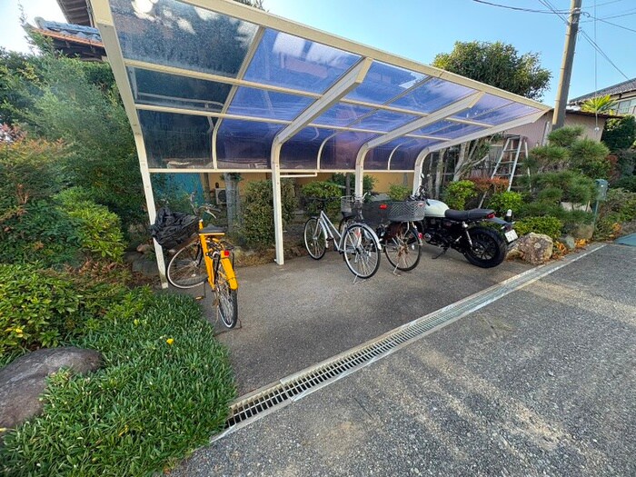 物件外観写真4　(駐輪場)