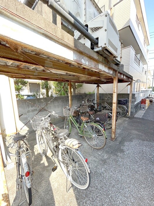 物件外観写真4　(駐輪場)