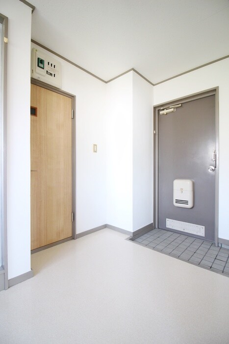 物件内観写真17　(玄関)