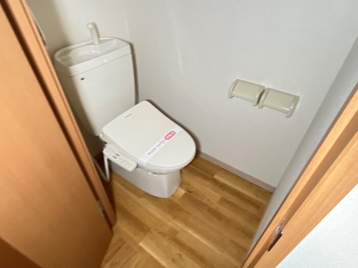 物件内観写真8　(トイレ)