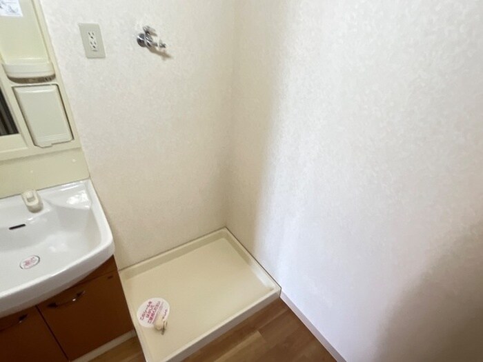 物件内観写真16　(洗濯機置場)