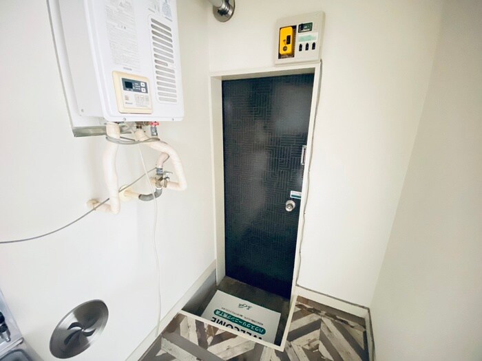 物件内観写真12　(玄関)