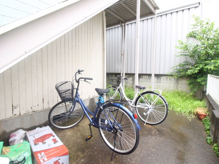 物件外観写真2　(駐輪場)