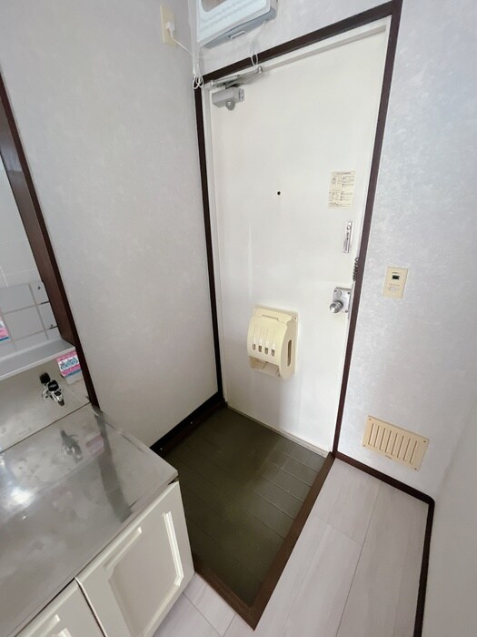 物件内観写真7　(玄関)