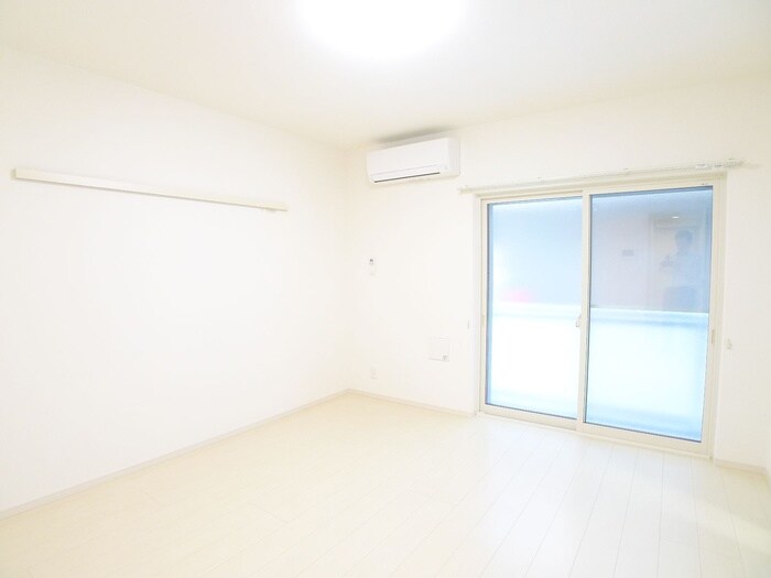 物件内観写真5　(室内からの展望)