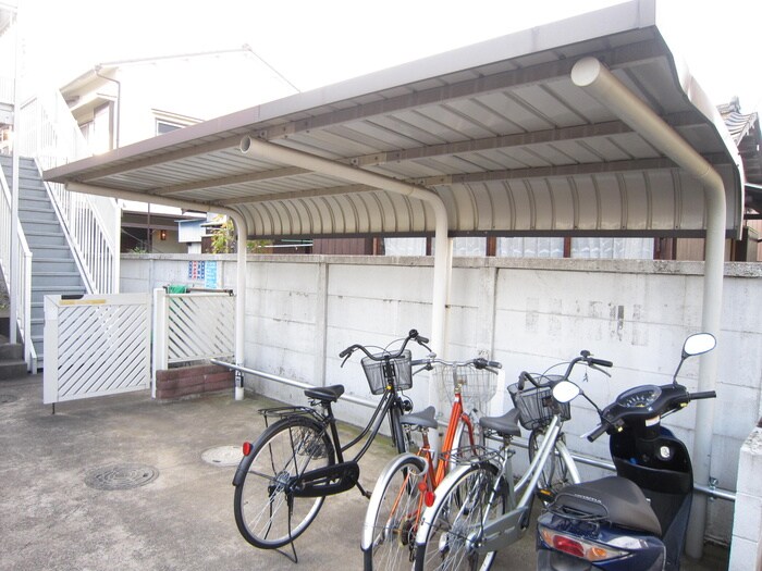 物件外観写真3　(駐輪場)