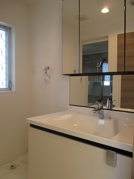 物件内観写真11　(洗面)