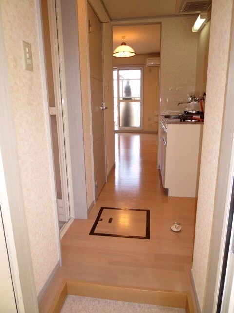 物件内観写真16　(玄関)