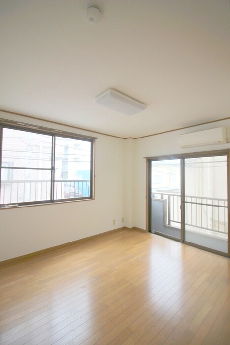 物件内観写真2　(居室)