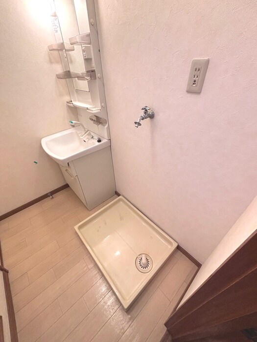 物件内観写真12　(洗濯機置場)